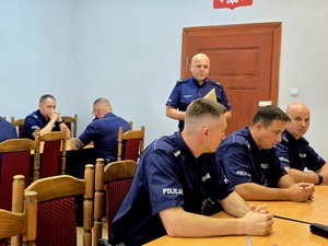 policjanci umundurowani biorą udział w konkursie dzielnicowy roku 2025 na etapie powiatowym