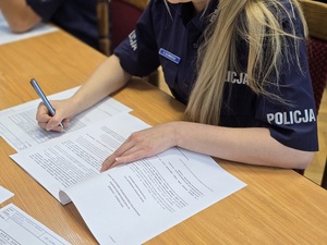 policjanci umundurowani biorą udział w konkursie dzielnicowy roku 2025 na etapie powiatowym