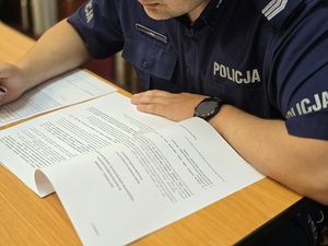policjanci umundurowani biorą udział w konkursie dzielnicowy roku 2025 na etapie powiatowym
