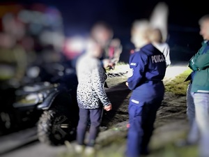 zaginiona seniorka i służby ratunkowe w nocy
