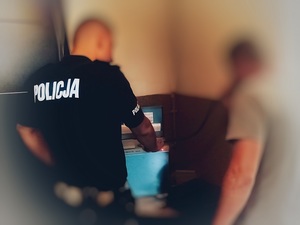 Nietrzeźwy i bez prawa jazdy. Ucieczka zakończona zatrzymaniem przez policjantów.