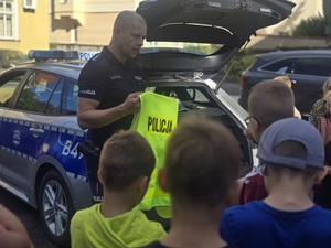 spotkanie z dziećmi w ramach akcji bezpieczna droga do szkoły