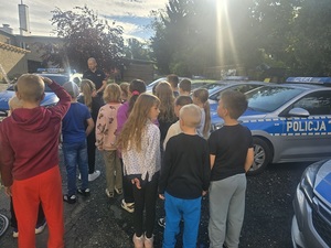 spotkanie z dziećmi w ramach akcji bezpieczna droga do szkoły