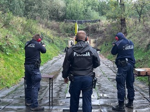 Ząbkowiccy policjanci doskonalą swoje umiejętności strzeleckie