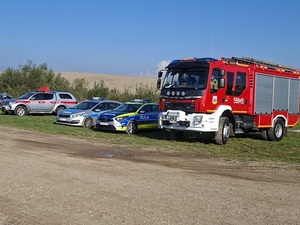 strażacy i policjanci na wspólnych ćwiczeniach