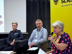 spotkanie z policjantów z seniorami na V Powiatowym Kongresie Kobiet Wiejskich