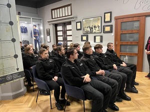 Klasy mundurowe z wizytą w Komendzie Wojewódzkiej Policji we Wrocławiu