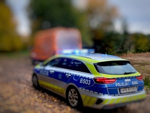 kontrola drogowa, radiowóz i samochód Fiat