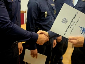 Awans to dowód profesjonalizmu i zaangażowania. Kolejne wyróżnienia w ząbkowickiej komendzie