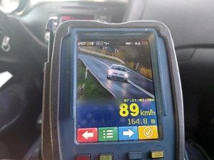 ręczny miernik prędkości z wynikiem