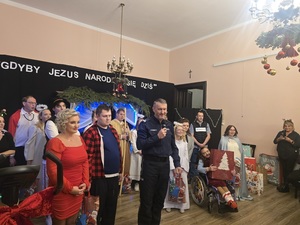 mikołajki z dziećmi i młodzieżą w Domu Pomocy w Bardzie