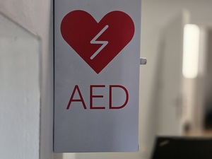 AED w służbie bezpieczeństwa. Ząbkowicka Policja stawia na życie