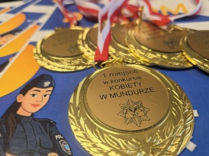 Dzieci o sile kobiet w Policji. Wręczenie nagród laureatom konkursu „Kobiety w mundurze”