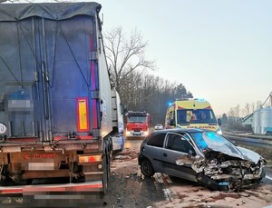 Błąd, który kosztuje życie. Policja apeluje o rozwagę i ostrożność na drogach