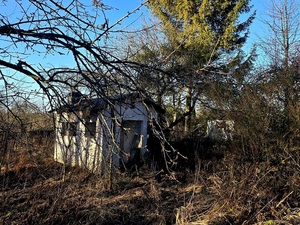policjanci sprawdzają miejsca gdzie mogą przebywać osoby zagrożone w ramach akcji zima