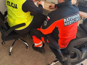 policjant umundurowany i ratownik medyczny, przyjmowanie zawiadomienia