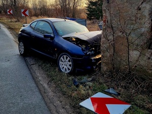 uszkodzony samochód osobowy