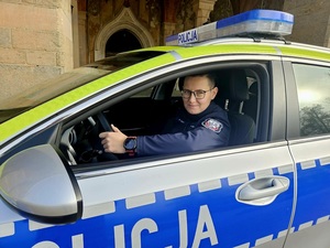 policjantka w radiowozie