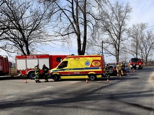 zabezpieczenie miejsca zdarzenia drogowego przez policję, straż, oraz pogotowie ratunkowe