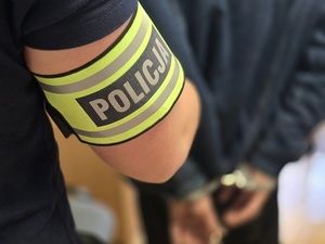 66-latek zatrzymany za serię kradzieży sklepowych. W jego mieszkaniu policjanci znaleźli również narkotyki