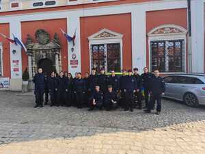 spotkanie ziębickich dzielnicowych z uczniami Liceum Katolickiego w Henrykowie