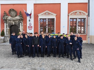 spotkanie ziębickich dzielnicowych z uczniami Liceum Katolickiego w Henrykowie