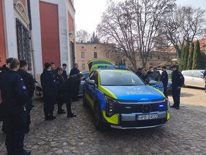 spotkanie ziębickich dzielnicowych z uczniami Liceum Katolickiego w Henrykowie