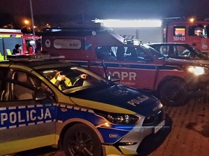 poszukiwania , pojazdy służb uczestniczące w poszukiwaniach zagubionego turysty