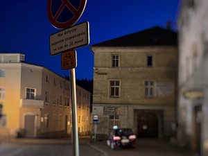 zaparkowany samochód osobowy