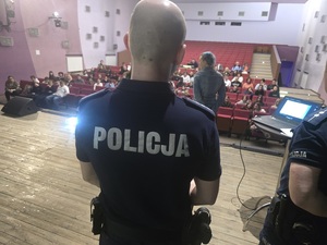 młodzież w Ząbkowickim Centrum Kultury na debacie poświęconej dotyczącej hejtu