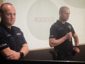 młodzież w Ząbkowickim Centrum Kultury na debacie poświęconej dotyczącej hejtu
