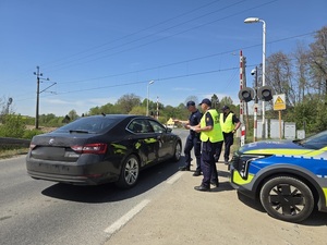 działania Policji i funkcjonariuszy SOK w rejonach przejazdów kolejowych