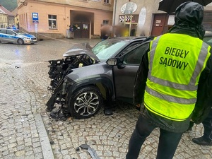samochód osobowy, wypadek, służby ratunkowe