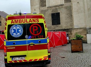 wypadek, służby ratunkowe, uszkodzony samochód