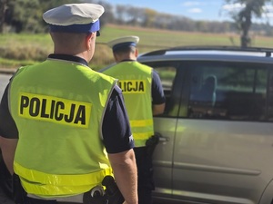 kontrola drogowa, umundurowani policjanci