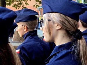 początek roku szkolnego w klasach mundurowych w Zespole Szkół Ponadpodstawowych w Ziębicach