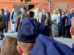 początek roku szkolnego w klasach mundurowych w Zespole Szkół Ponadpodstawowych w Ziębicach