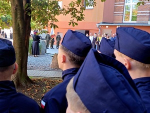 początek roku szkolnego w klasach mundurowych w Zespole Szkół Ponadpodstawowych w Ziębicach