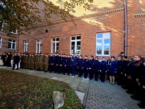 początek roku szkolnego w klasach mundurowych w Zespole Szkół Ponadpodstawowych w Ziębicach