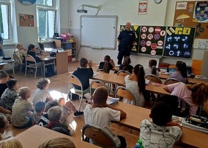 spotkania policjantów z dziećmi w szkołach