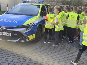 spotkanie policjantów z uczniami klas pierwszych