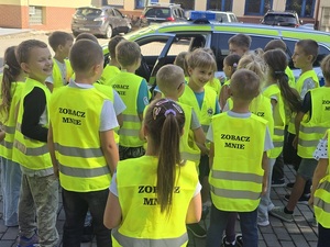 spotkanie policjantów z uczniami klas pierwszych