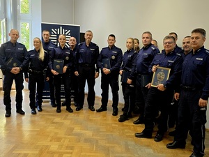 wręczenie dyplomów z okazji 100-lecia dzielnicowych