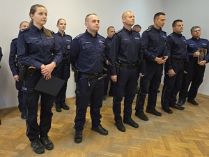 wręczenie dyplomów z okazji 100-lecia dzielnicowych