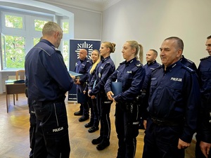wręczenie dyplomów z okazji 100-lecia dzielnicowych