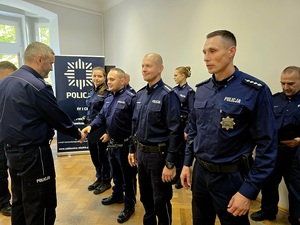 wręczenie dyplomów z okazji 100-lecia dzielnicowych