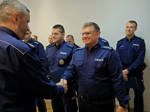 wręczenie dyplomów z okazji 100-lecia dzielnicowych