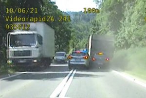 Policyjny pościg za nietrzeźwym kierującym - funkcjonariusze strzelali w opony